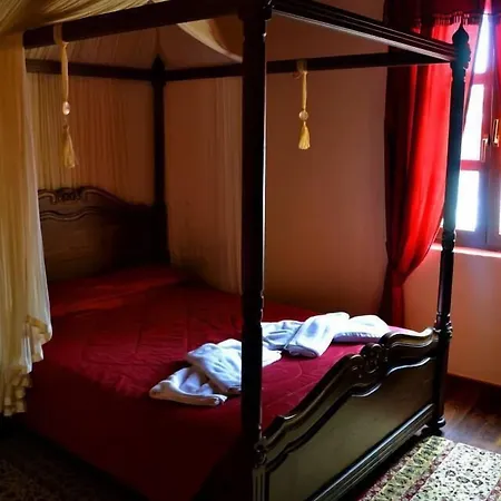 Porto Del Colombo Traditional Boutique Ханья